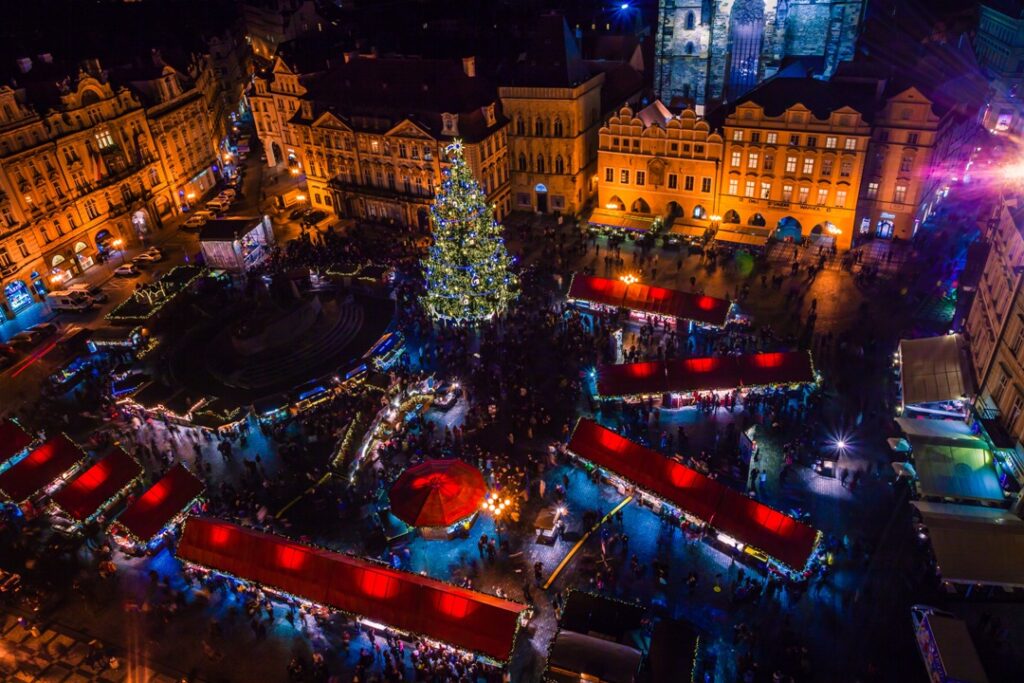 Mercatini di Natale nella piazza della Città Vecchia a Praga, Repubblica Ceca