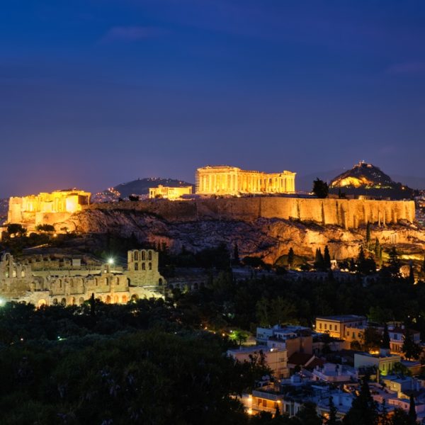 Vista aerea di notte dell'Acropoli di Atene, Grecia