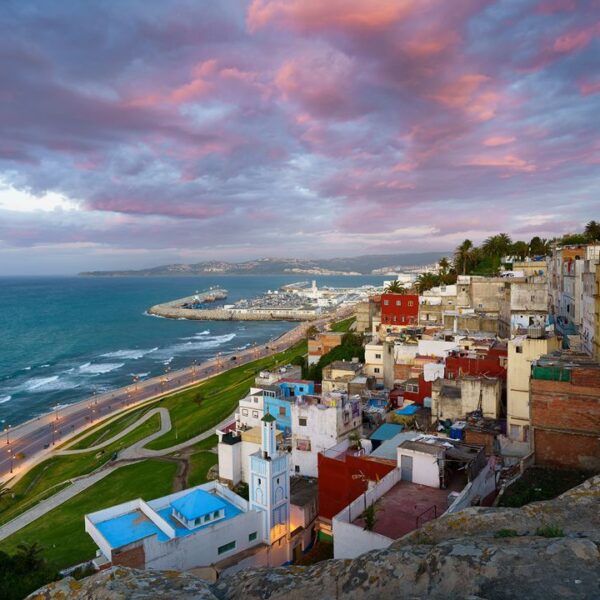 Vista sul mare e sulla città di Tangeri, Marocco