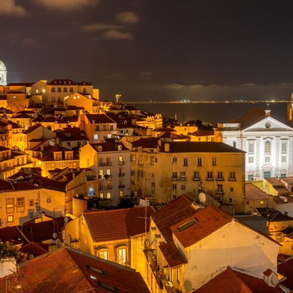 Veduta di Lisbona, Portogallo di notte