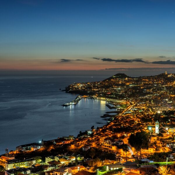 Vista aerea sulla città di Funchal, capitale di Madeira, Portogallo