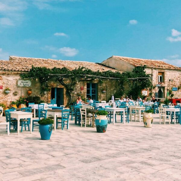 Trattorie tradizionali a Marzamemi, Sicilia, Italia