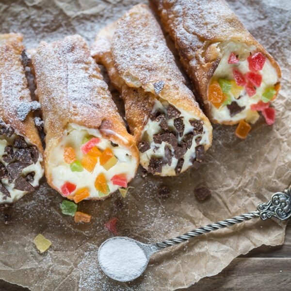 Cannoli siciliani alla ricotta, Sicilia, Italia