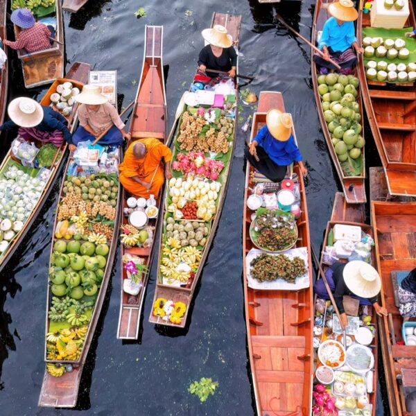 Mercato galleggiante di Damnoen Saduak, Bangkok, Thailandia