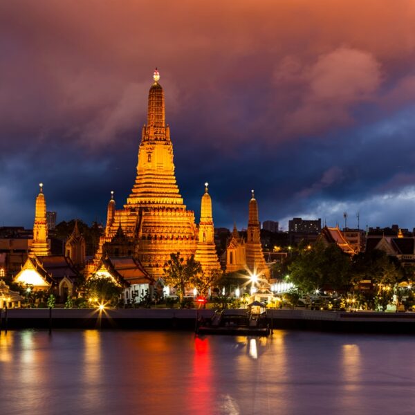 Wat Arun o Tempio dell'Alba, al tramonto, Bangkok, Thailandia