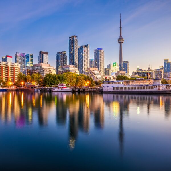 Skyline di Toronto, Ontario, Canada, dal Lago Ontario