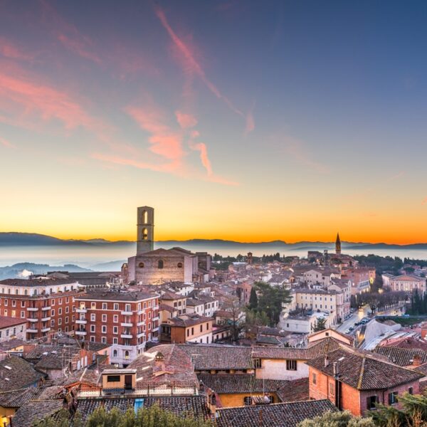 Vista all'alba sulla città di Perugia, Umbria